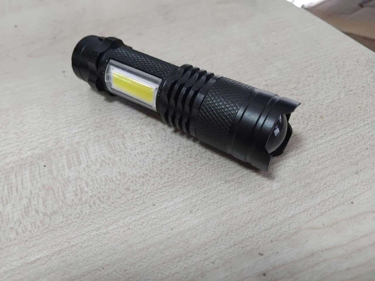 Ручной аккумуляторный фонарик Police 5143 Ручной аккумуляторный фонарик Police 5143