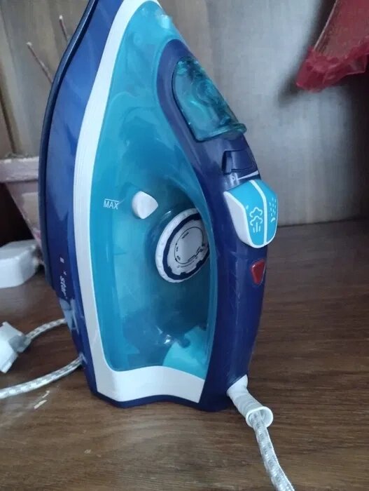 LSU-1760 Утюг Паровой Керамическая Подошва 2,200 Вт LSU-1760 Утюг Паровой Керамическая Подошва 2,200 Вт