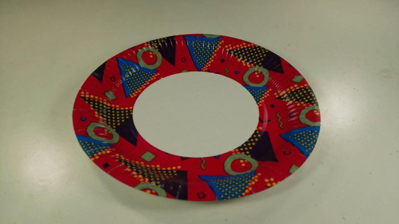 Тарелка бумажная ламинированая 18см рисунок Красная 50шт (1 пачка) Тарелка бумажная ламинированая 18см рисунок Красная 50шт (1 пачка)