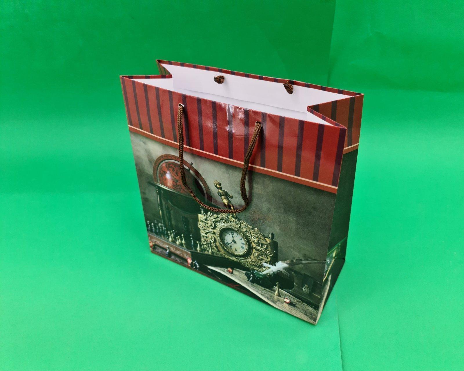 Пакет бумажный подарочный квадратный 23*24*10(артKV-171) (12 шт) Пакет бумажный подарочный квадратный 23*24*10(артKV-171) (12 шт)