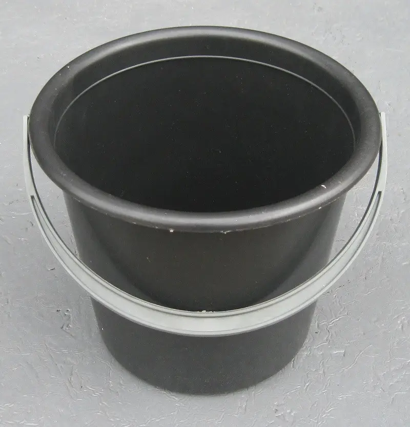 Ведро пластиковое 5 литров чёрное "Юнипласт" Ведро пластиковое 5 литров чёрное "Юнипласт"