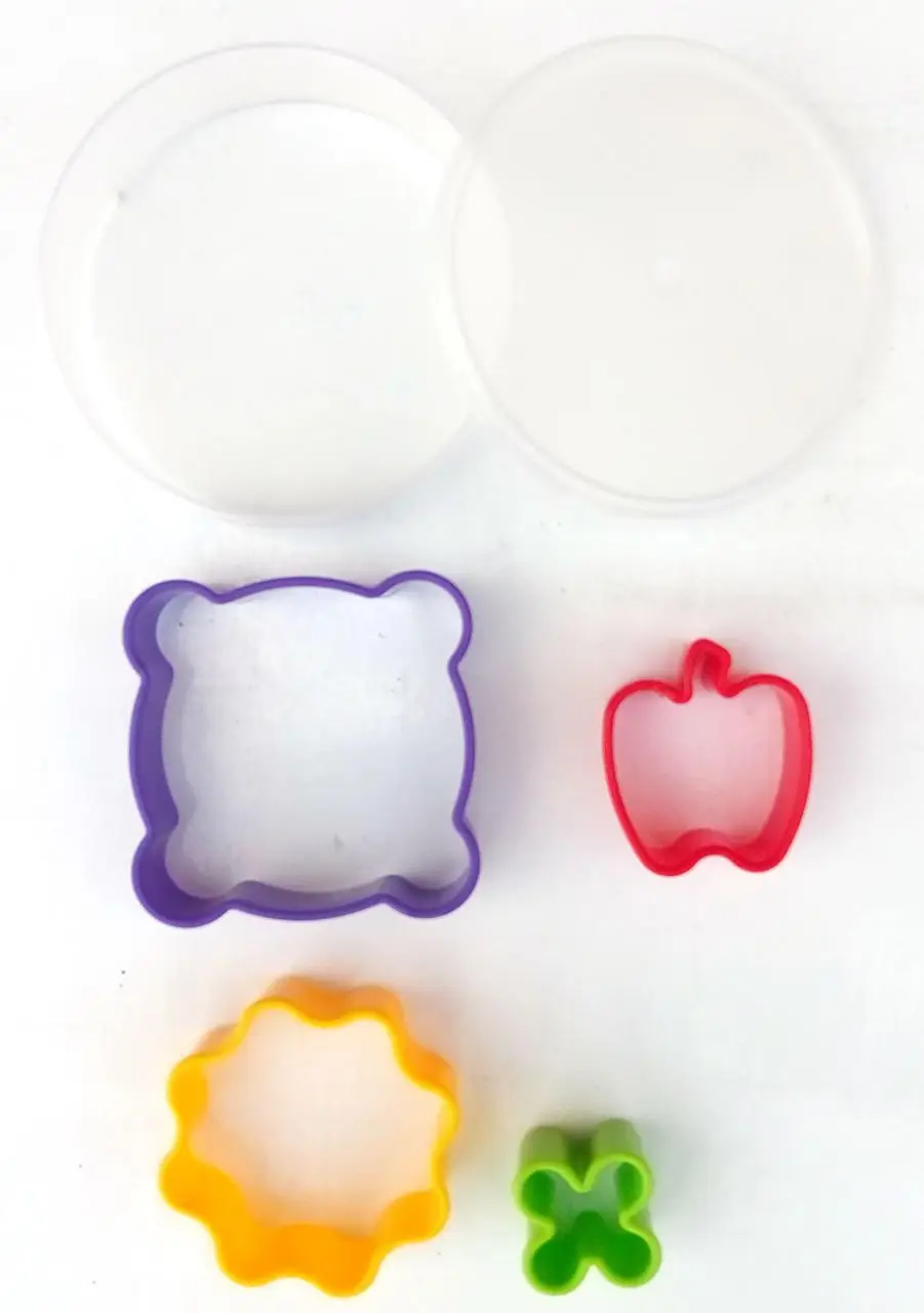 Набор форм для печенья из пластика (4 формы + коробочка для хранения Набор форм для печенья из пластика (4 формы + коробочка для хранения