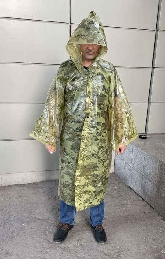 Плащ-дождевик на кнопках Плащ-дождевик на кнопках