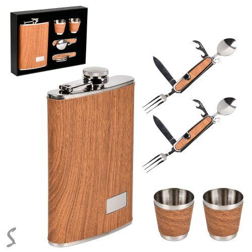 Сувенирный набор (фляга, 2 рюмки, вилка, ложка) 260мл 24*18*4см Сувенирный набор (фляга, 2 рюмки, вилка, ложка) 260мл 24*18*4см