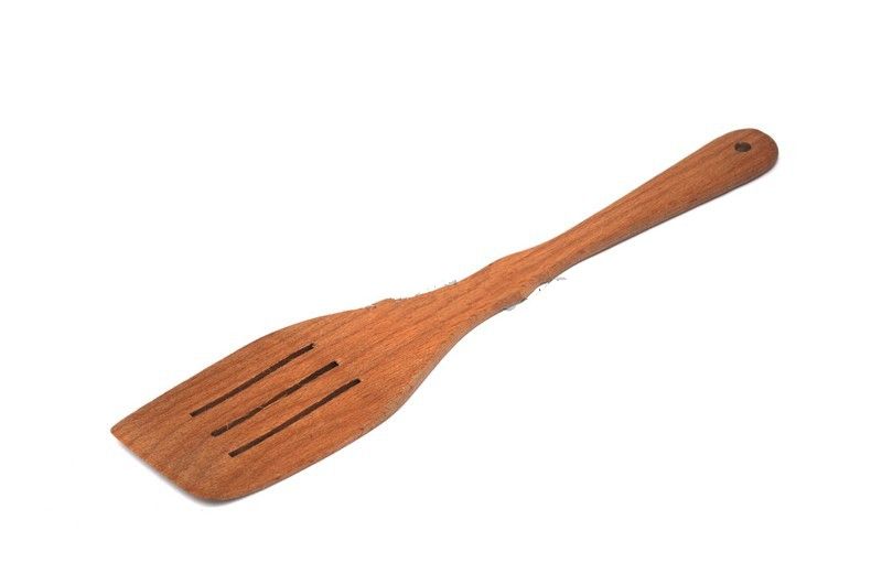 Лопатка для сковороды Украина, дерево - бук, пропитанная маслом, с прорезями Лопатка для сковороды Украина, дерево - бук, пропитанная маслом, с прорезями