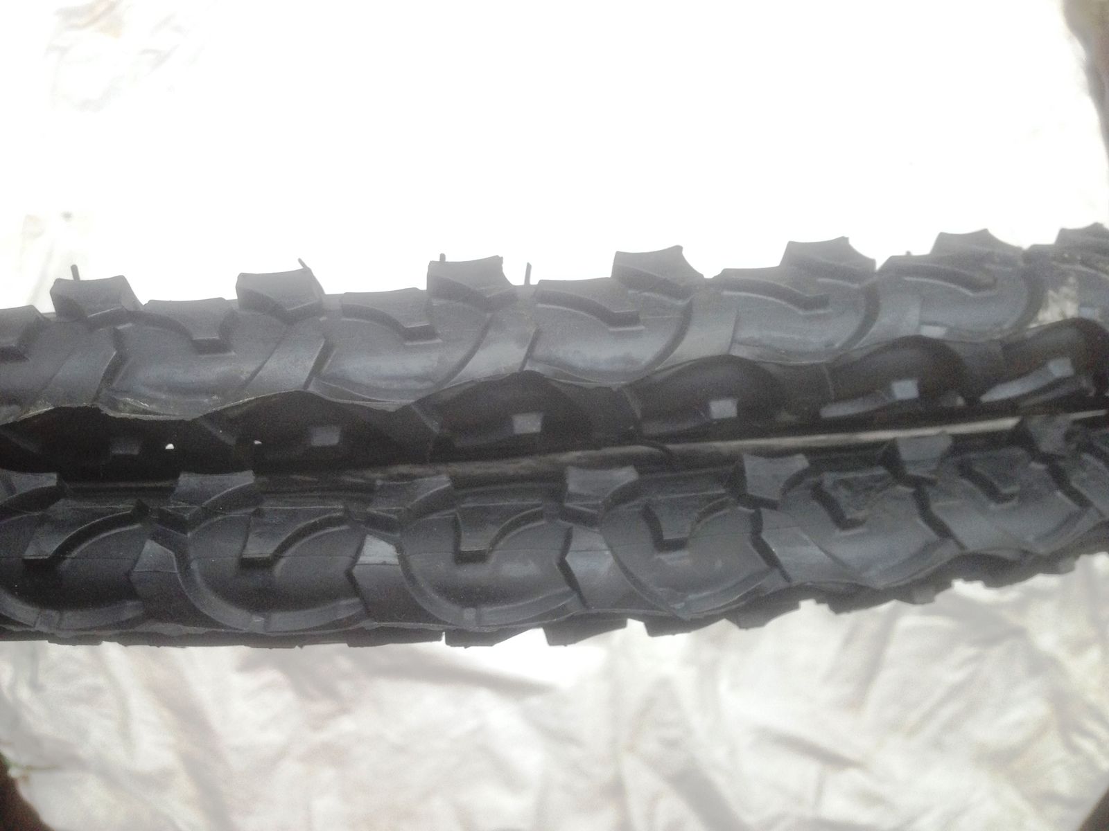 Покрышка с камерой для велосипеда GENERAL 26 шипованная