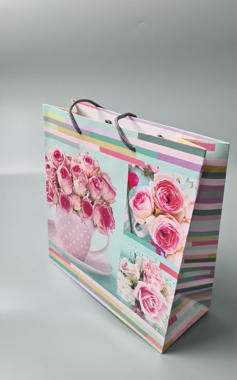 Пакет бумажный подарочный квадратный 23*24*10(артKV-132) (12 шт) Пакет бумажный подарочный квадратный 23*24*10(артKV-132) (12 шт)