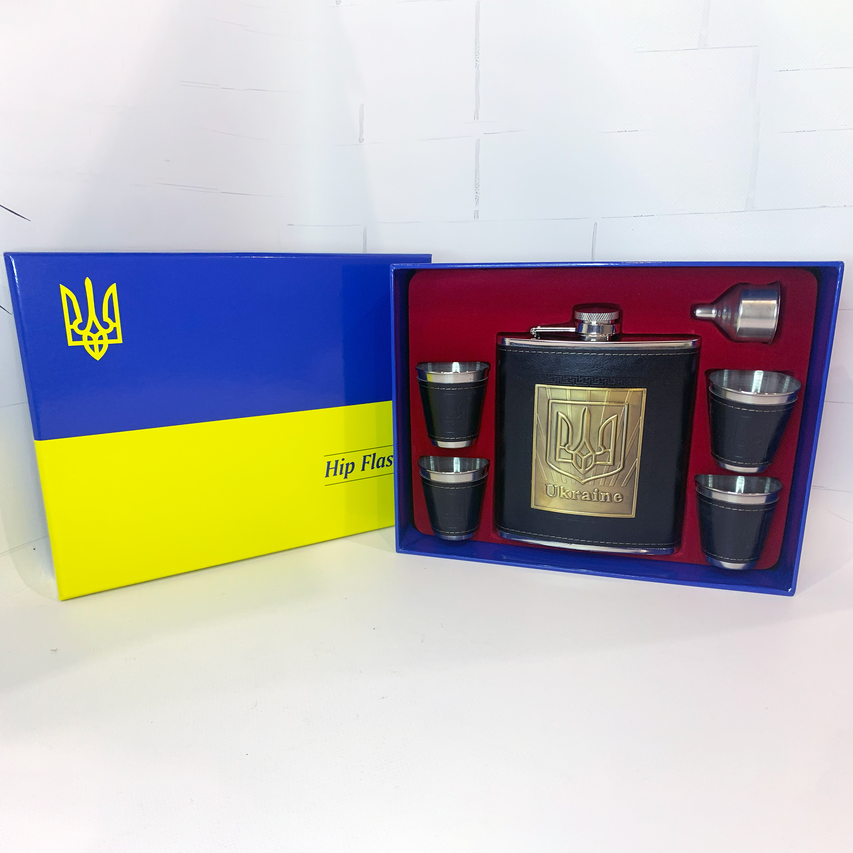 Подарочный набор фляжка «Україна» с рюмками и воронкой TZ-18 Black Подарочный набор фляжка «Україна» с рюмками и воронкой TZ-18 Black