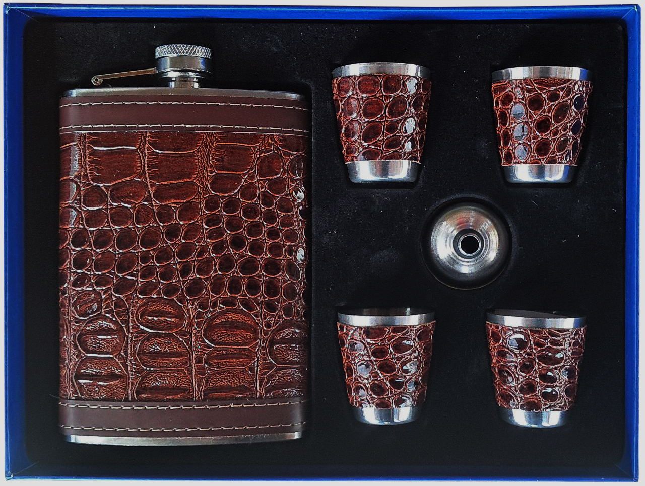 Подарочный набор фляга 9 унций + 4 рюмки по 30 мл + воронка TZ-51-4 Подарочный набор фляга 9 унций + 4 рюмки по 30 мл + воронка TZ-51-4