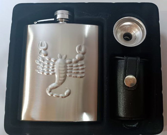 Подарочный набор с флягой и рюмками Скорпион Подарочный набор с флягой и рюмками Скорпион