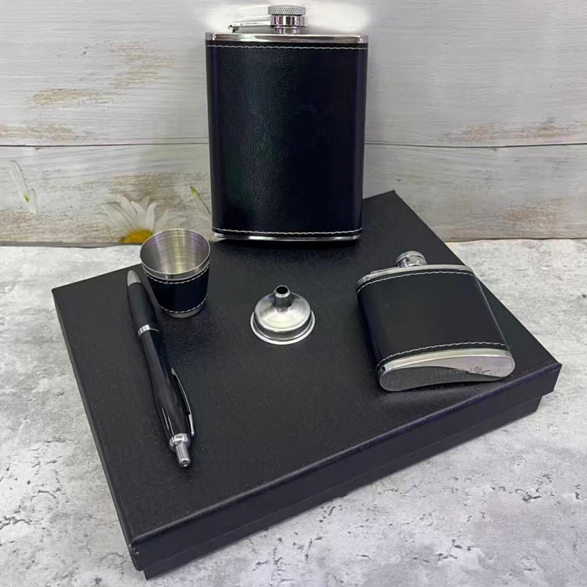 Подарочный набор с флягами и аксессуарами (чёрный, эко-кожа) TZ-60 Подарочный набор с флягами и аксессуарами (чёрный, эко-кожа) TZ-60