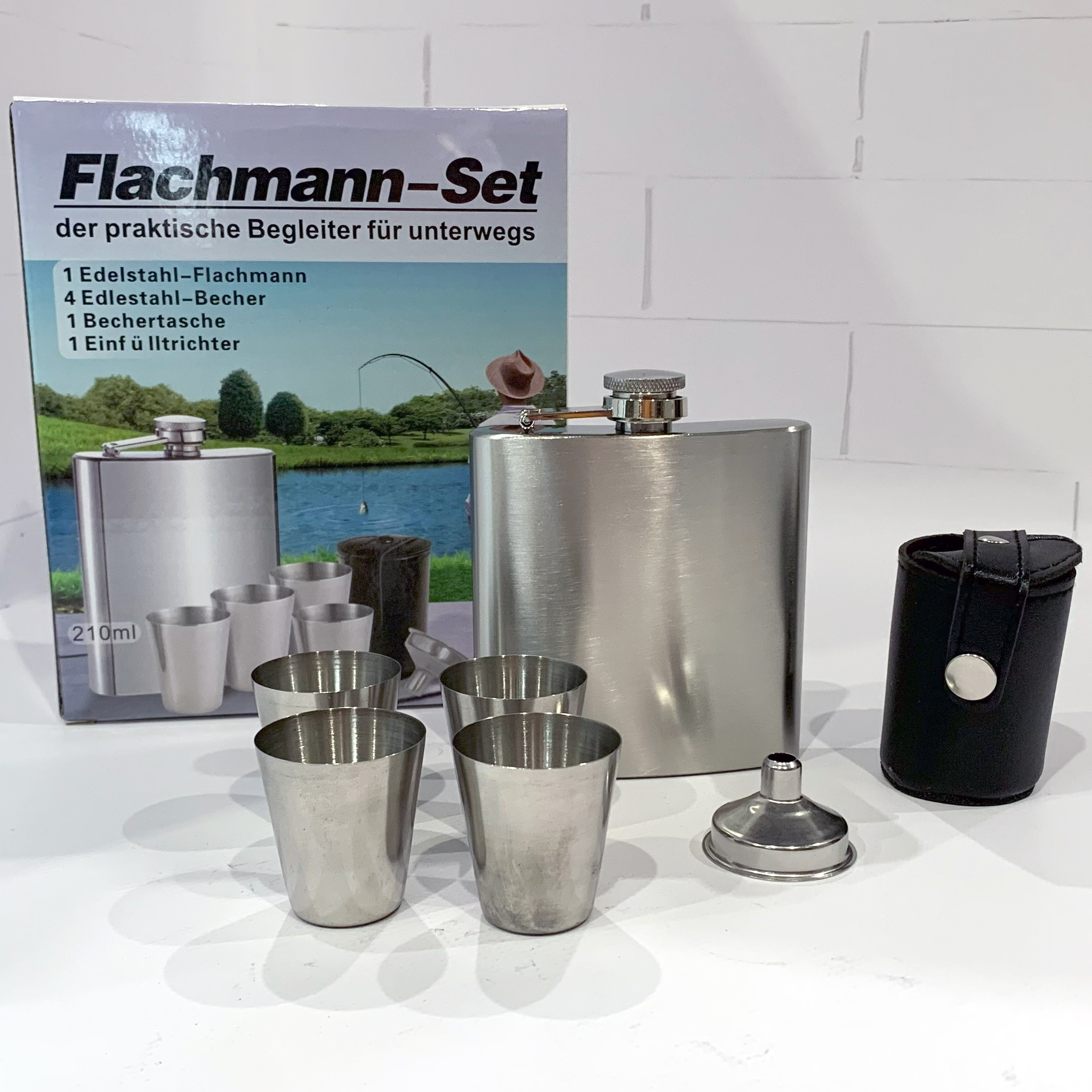 Подарочный набор с фляжкой 210 мл и рюмками 30 мл QK-4 Подарочный набор с фляжкой 210 мл и рюмками 30 мл QK-4