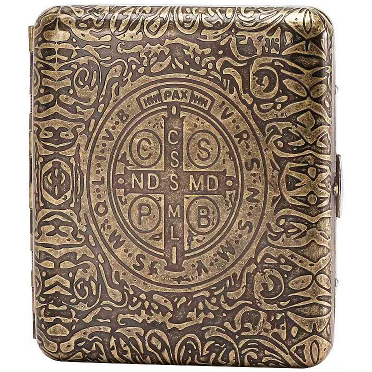 Металлический портсигар с гравировкой «Крест святого Бенедикта» HL-702 / 7023 Металлический портсигар с гравировкой «Крест святого Бенедикта» HL-702 / 7023