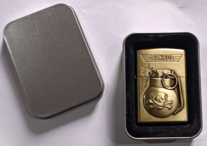 Зажигалка бензиновая в подарочной коробке Граната HL-330-3 Зажигалка бензиновая в подарочной коробке Граната HL-330-3