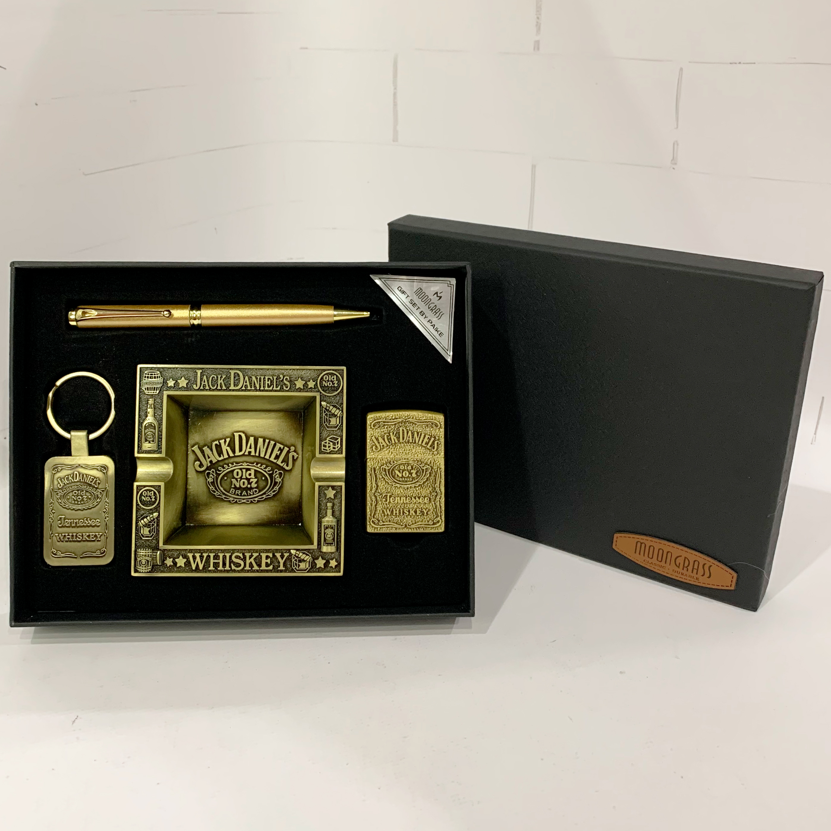 Подарочный набор 4в1 Пепельница, зажигалка, ручка, брелок Jack Daniels YJ-6441 Подарочный набор 4в1 Пепельница, зажигалка, ручка, брелок Jack Daniels YJ-6441