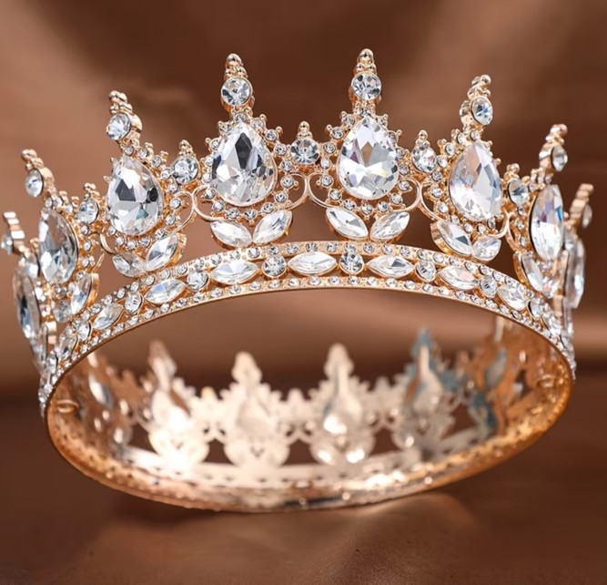 Декор для торта Корона D12 золотая с белыми камнями Декор для торта Корона D12 золотая с белыми камнями