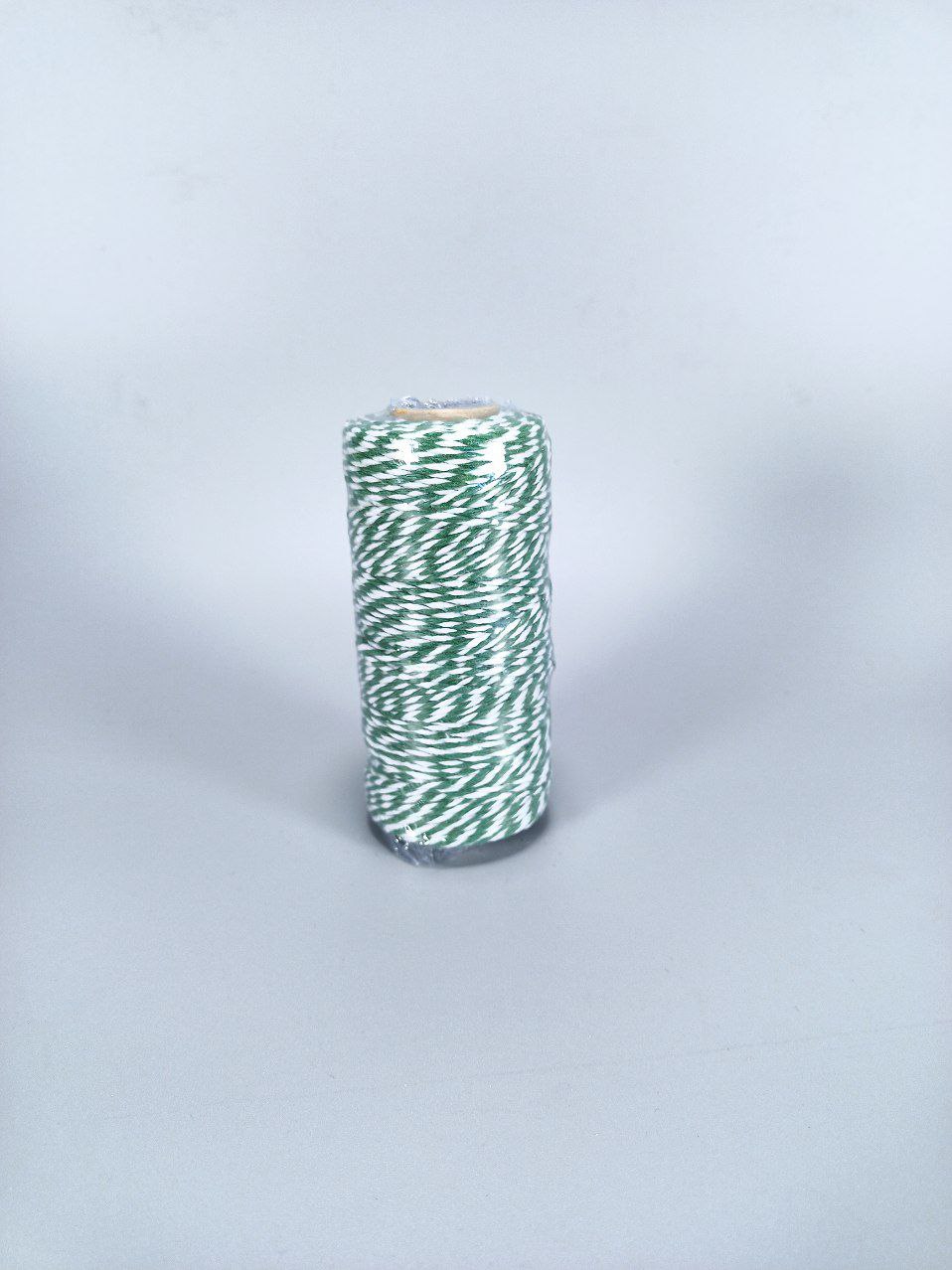 Бечевка декоративная 2мм х 100м 80г бело-зеленая Зеленый Unison (D02901 -green white) Бечевка декоративная 2мм х 100м 80г бело-зеленая Зеленый Unison (D02901 -green white)